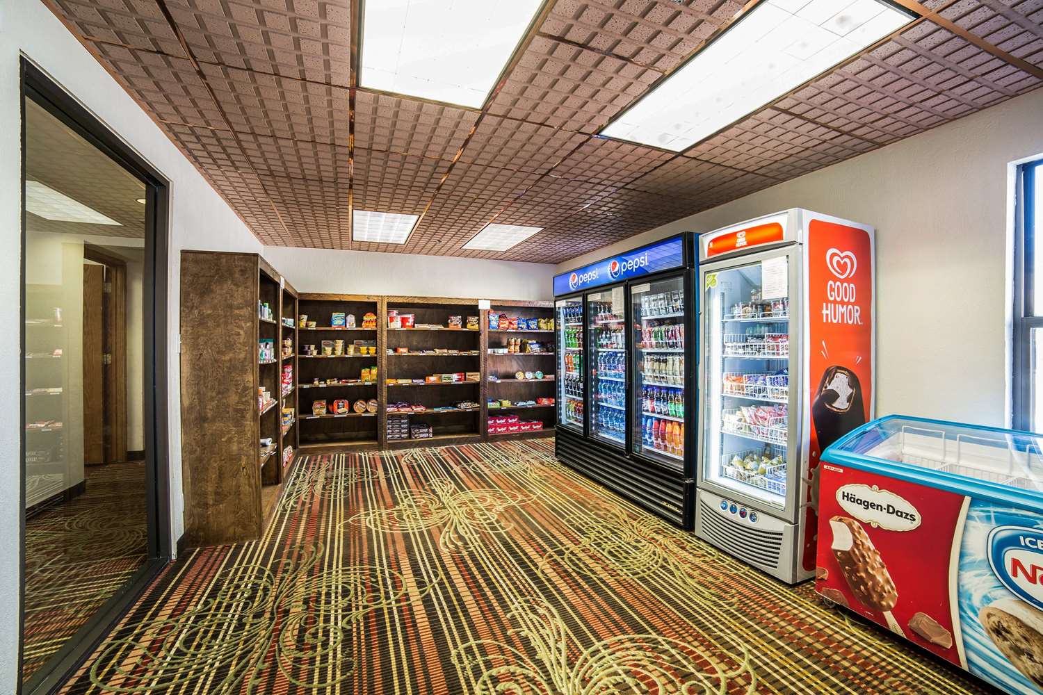 Studio6 Suites Butte, MT I-90 I-15 24/42
