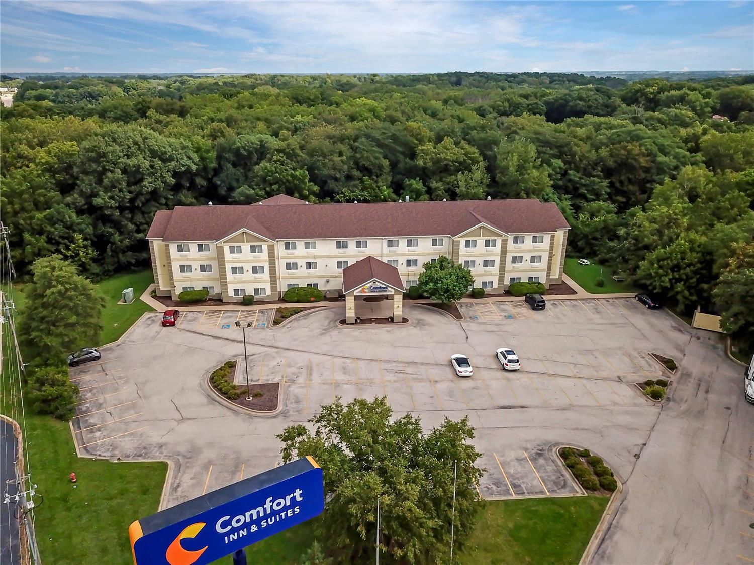 Comfort Inn & Suites East Moline near I-80 27/29