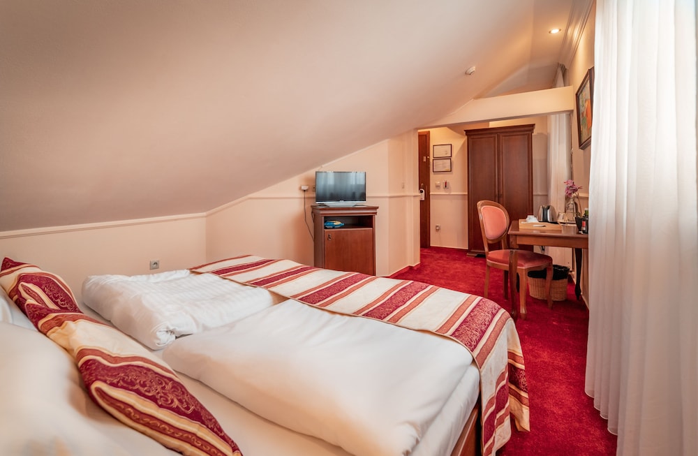 BEST WESTERN HOTEL CAPITAL 12/50