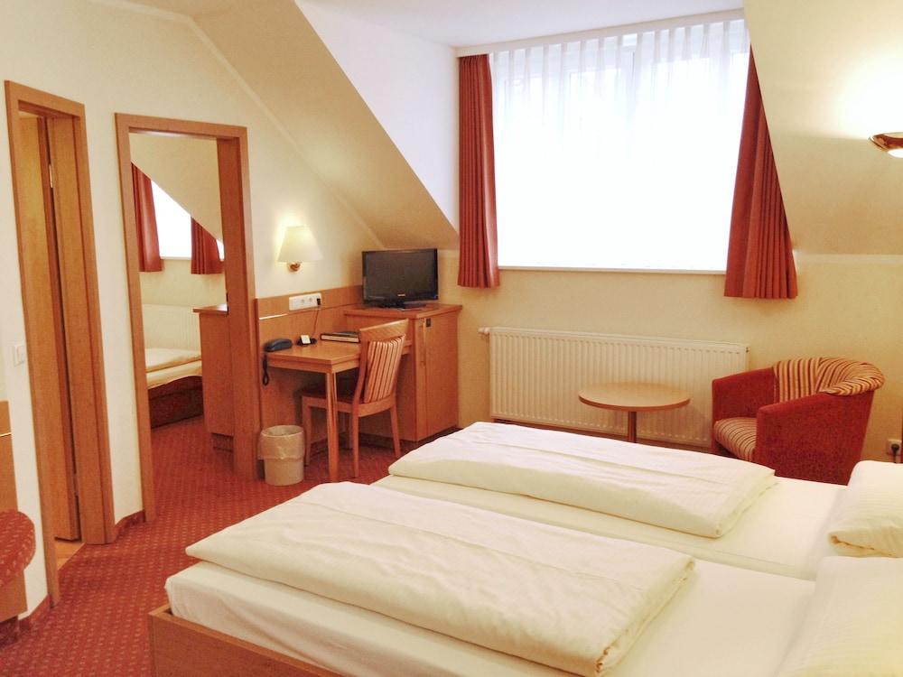Hotel Kriemhild Am Hirschgarten 24/79