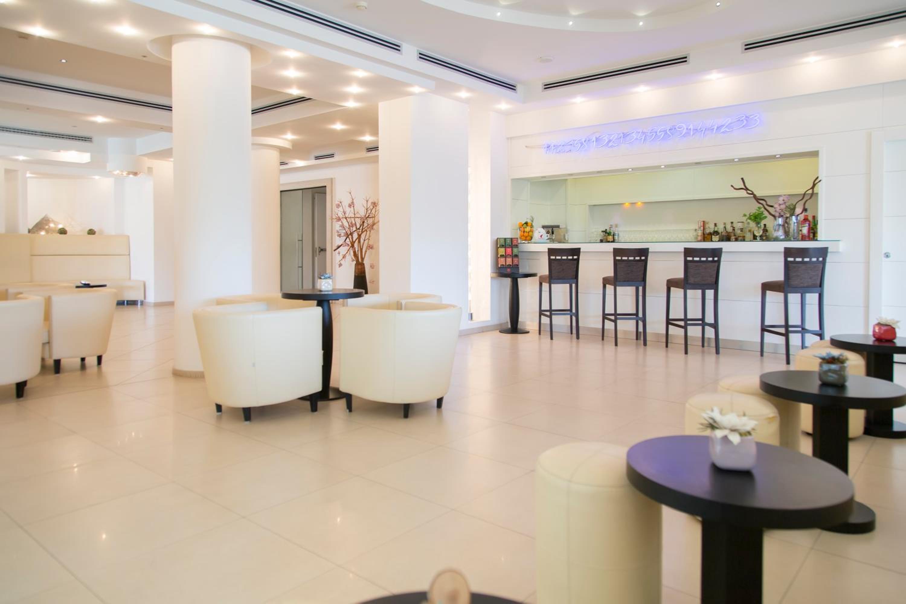 AHR Baja Hotel & Spa 38/56