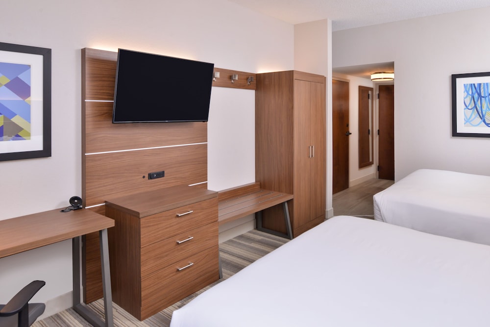 Holiday Inn Express Hotel and Suites Indianapolis Downtown Convention Center Area 19/48