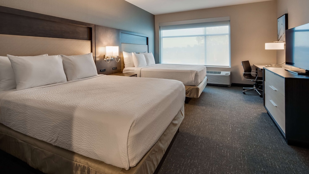 Best Western Plus Executive Residency Rigby's Water World Hotel 13/44