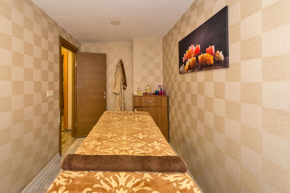 Grand Pamir Hotel 4/50