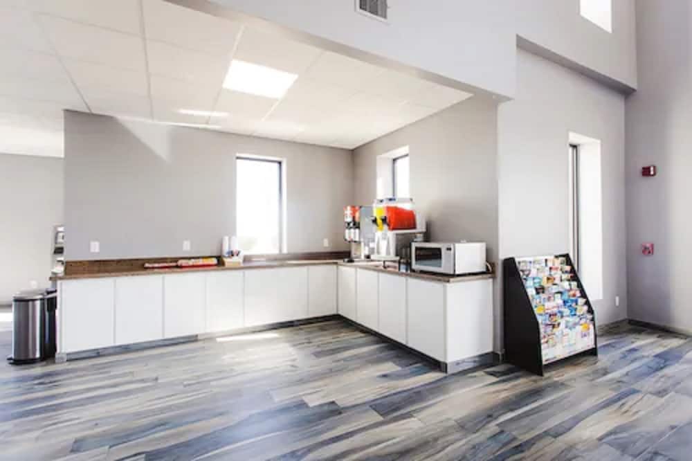 Econo Lodge Inn & Suites Channelview - Houston East 8/37