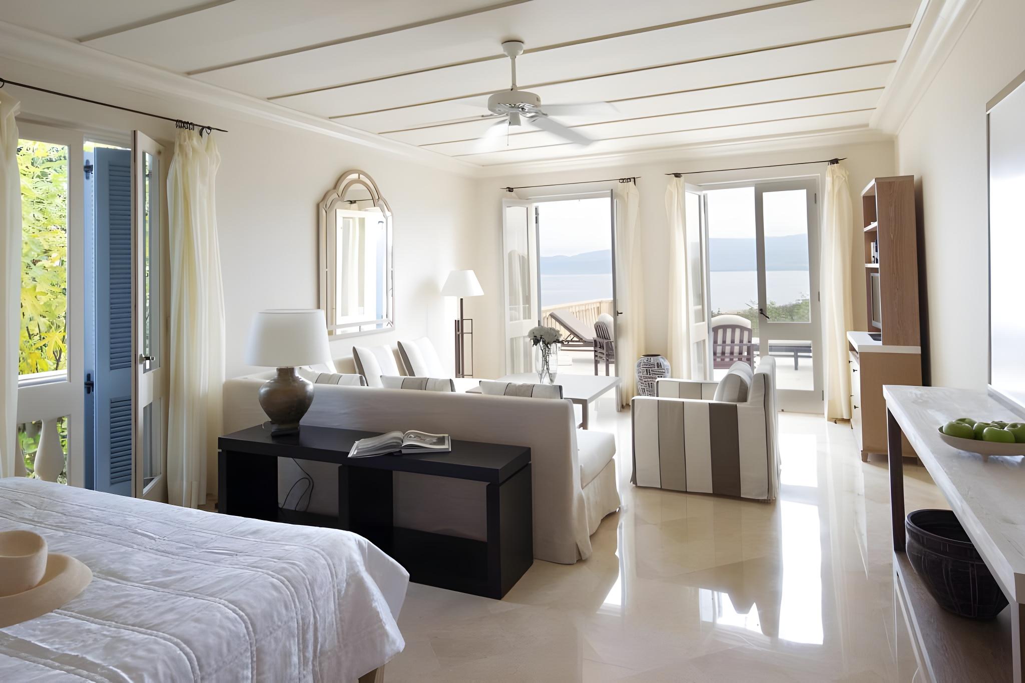 Pool, Junior Suite, King Bed