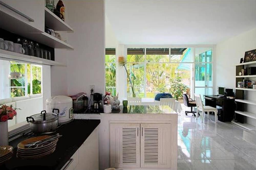 Franjipani Home 12/19
