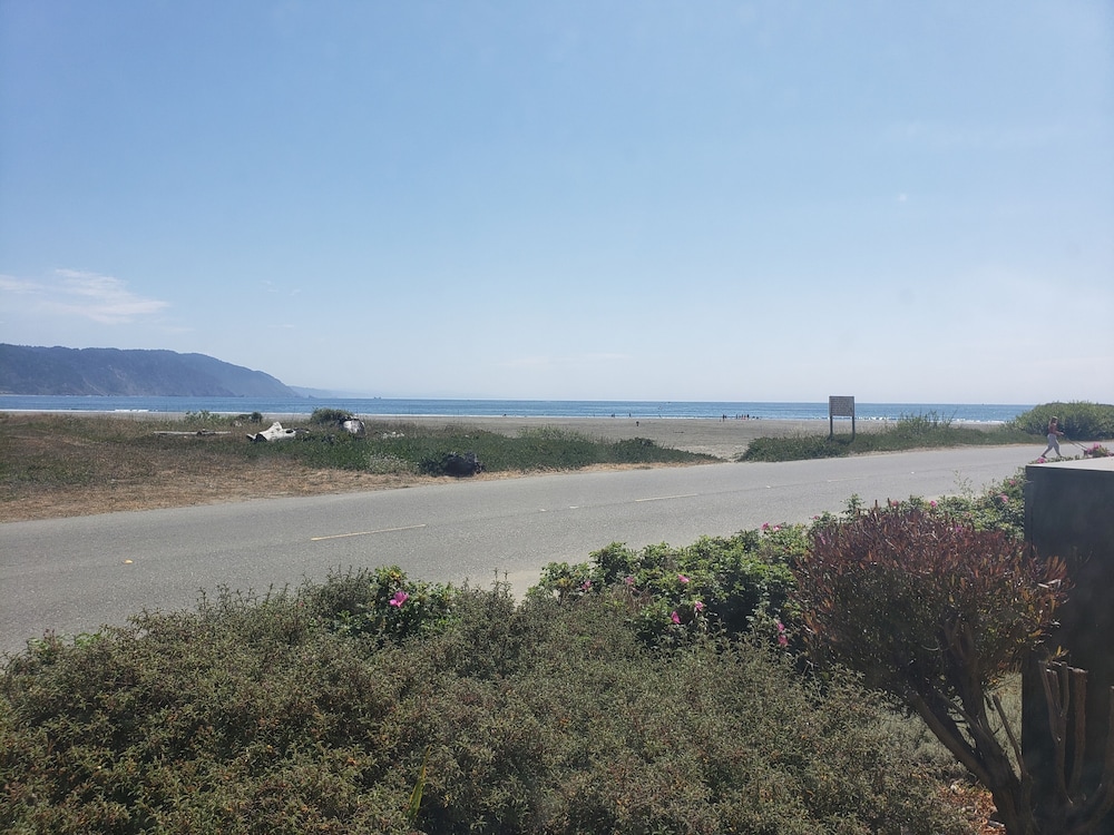 Anchor Beach Inn 21/26