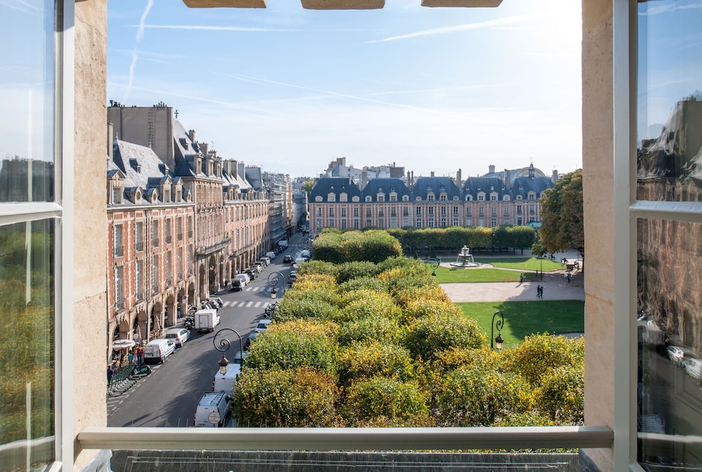 Cour des Vosges 43/50
