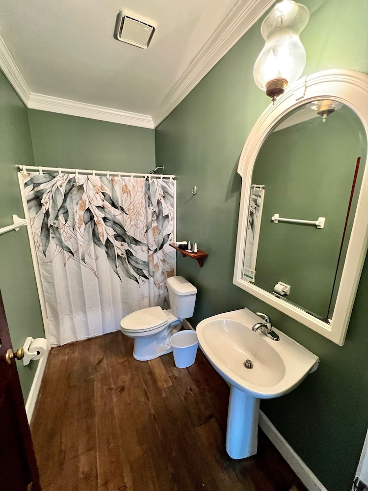 Barksdale House Inn 37/59