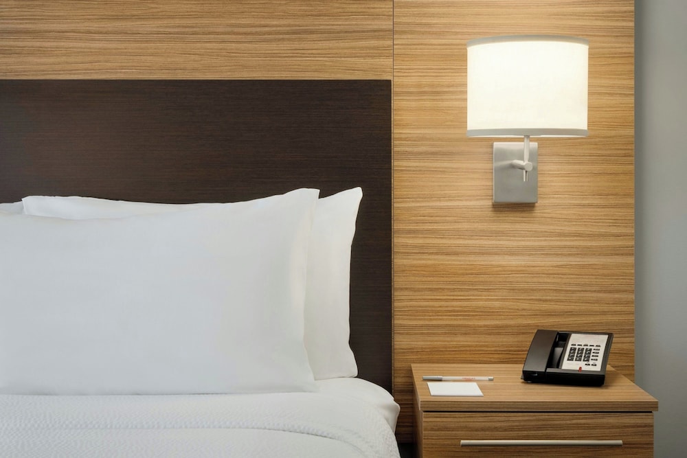 TOWNEPLACE SUITES PITTSBURGH HARMARVILLE photo3