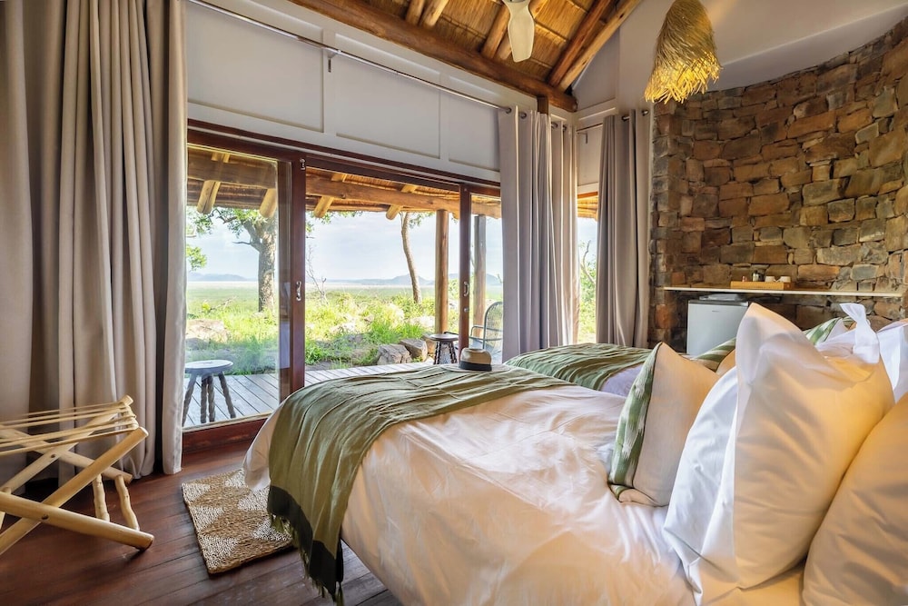 Buffalo Ridge Safari Lodge 6/50