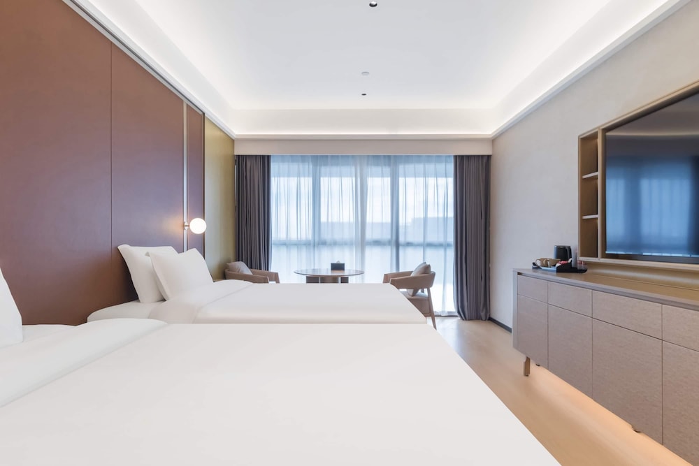 DELUXE, TWIN BEDS
