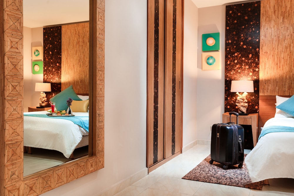 Calypso Hotel 23/61