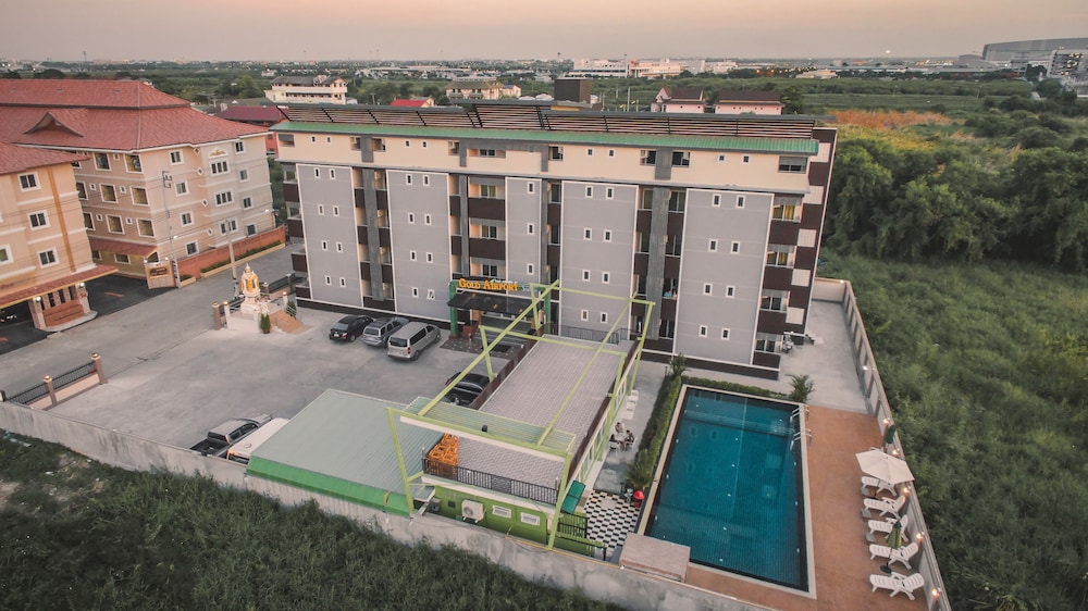 Gold Airport Suites 58/66