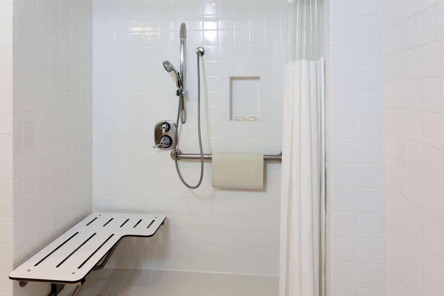 Ramada Plaza By Wyndham West Hollywood Hotel & Suites 8/15