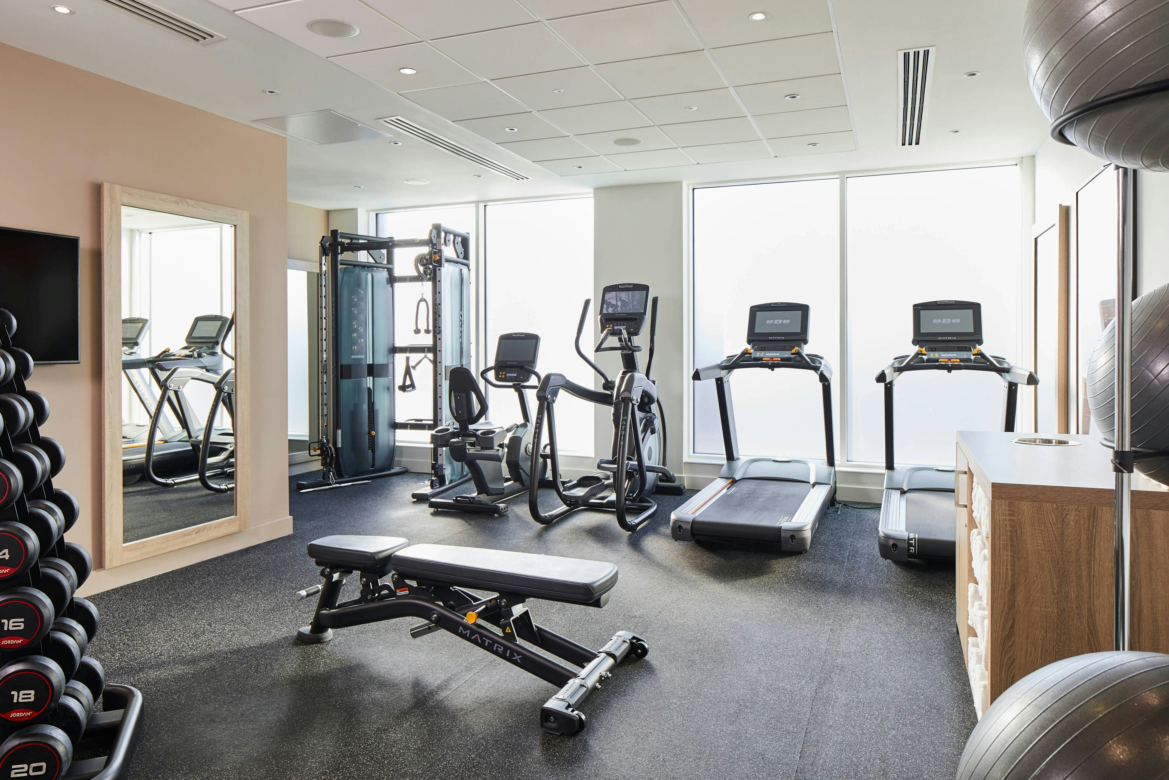 Courtyard by Marriott London City Airport 5/18