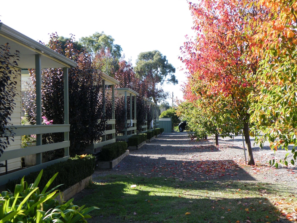 LAKE HAMILTON MOTOR VILLAGE AND CARAVAN PARK 37/50