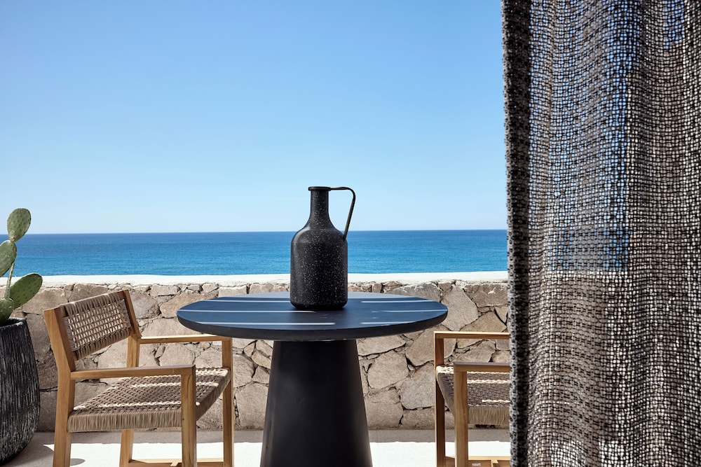 Artemis Seaside Resort 76/82