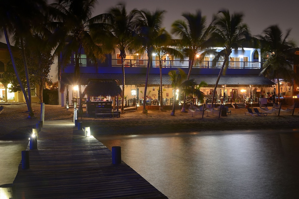 Parrot Cove Lodge 68/72