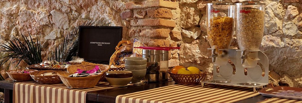 Logis Hotel Les Pasteliers 21/36