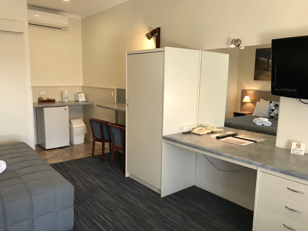 Robetown Motor Inn And Apartments 33/80