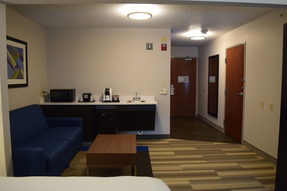 Holiday Inn Express Hotel Suites Sparta 45/49