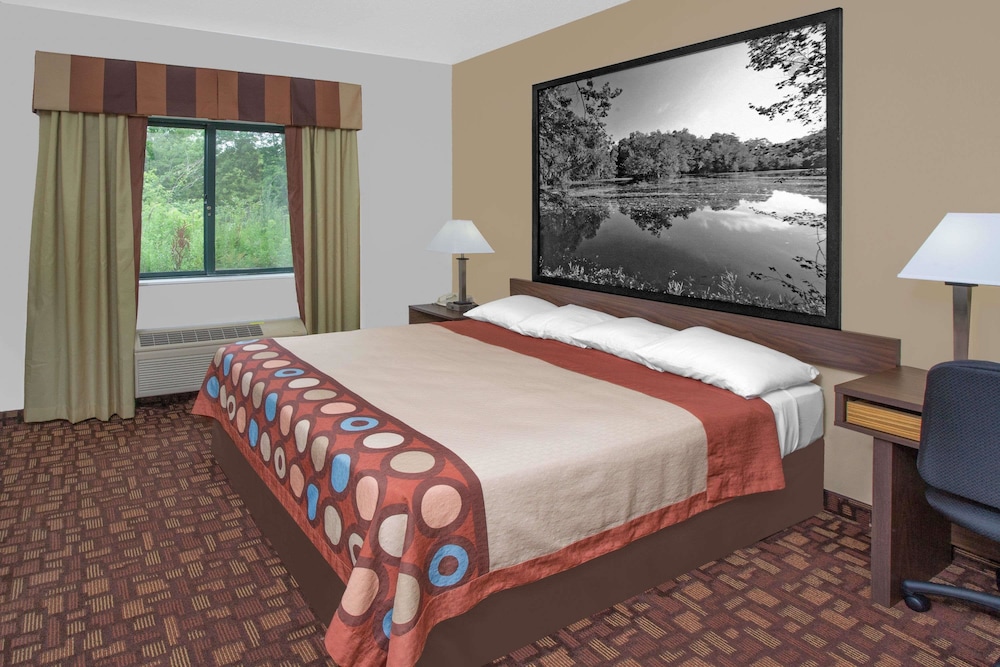 Super 8 By Wyndham Three Rivers 7/20