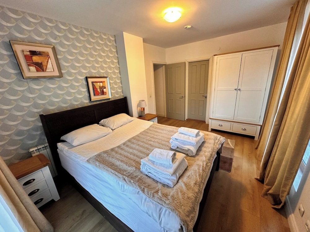 1 Bedroom, Deluxe, Apartment, King Bed, Sofa, Sauna, Hot Tub, Kitchen