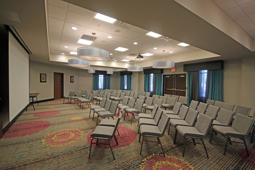 Holiday Inn Express And Suites Charlotte North 37/49