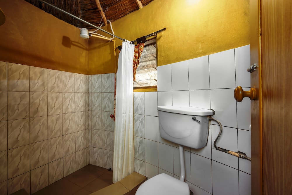 MIXED DORM, SHARED BATHROOM