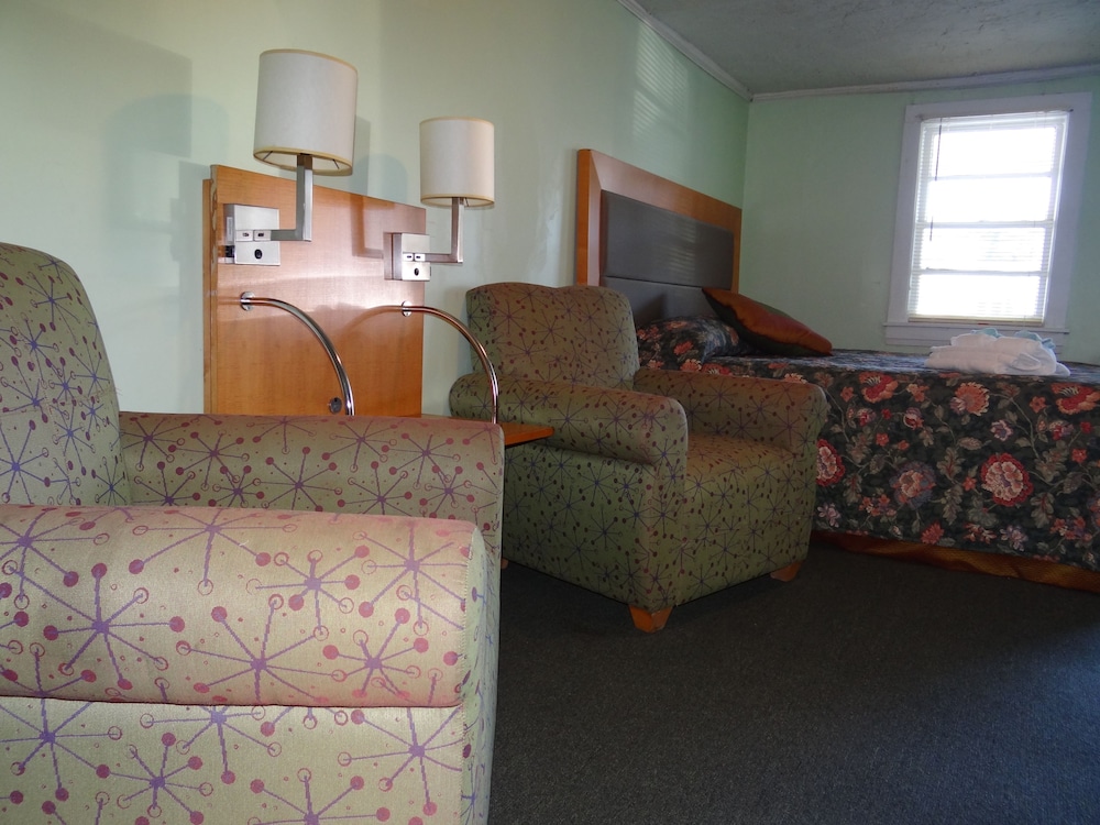 Jonathan Edwards Motel 47/65