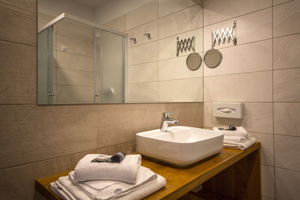 HOTEL MANORA 39/76
