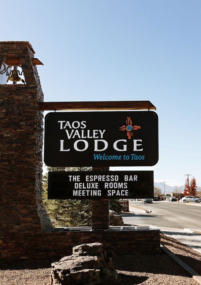 Taos Valley Lodge 8/88