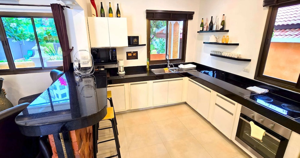 Hide Land Pattaya - Luxurious Tropical Villa 96/97