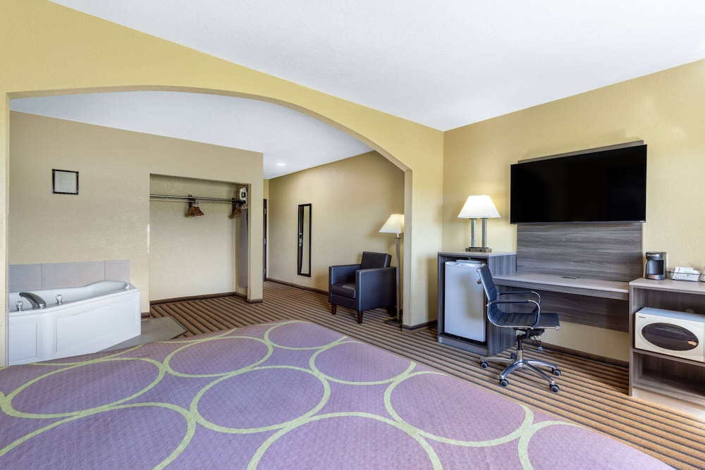 Super 8 by Wyndham Nixa/Springfield Area 7/39