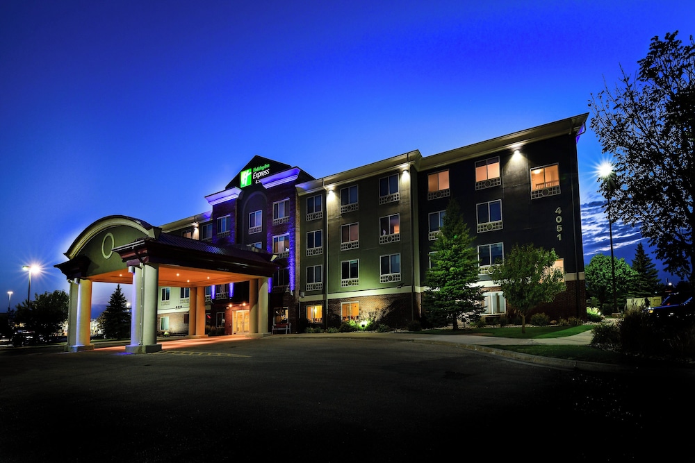 Holiday Inn Express Hotel And Suites Grand Forks 2/75