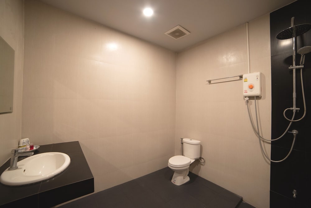 OYO 465 Krung Kao Traveller Lodge 35/37