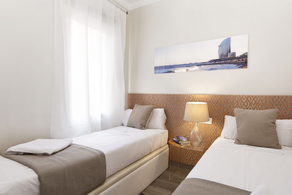 4 BEDROOMS, APARTMENT