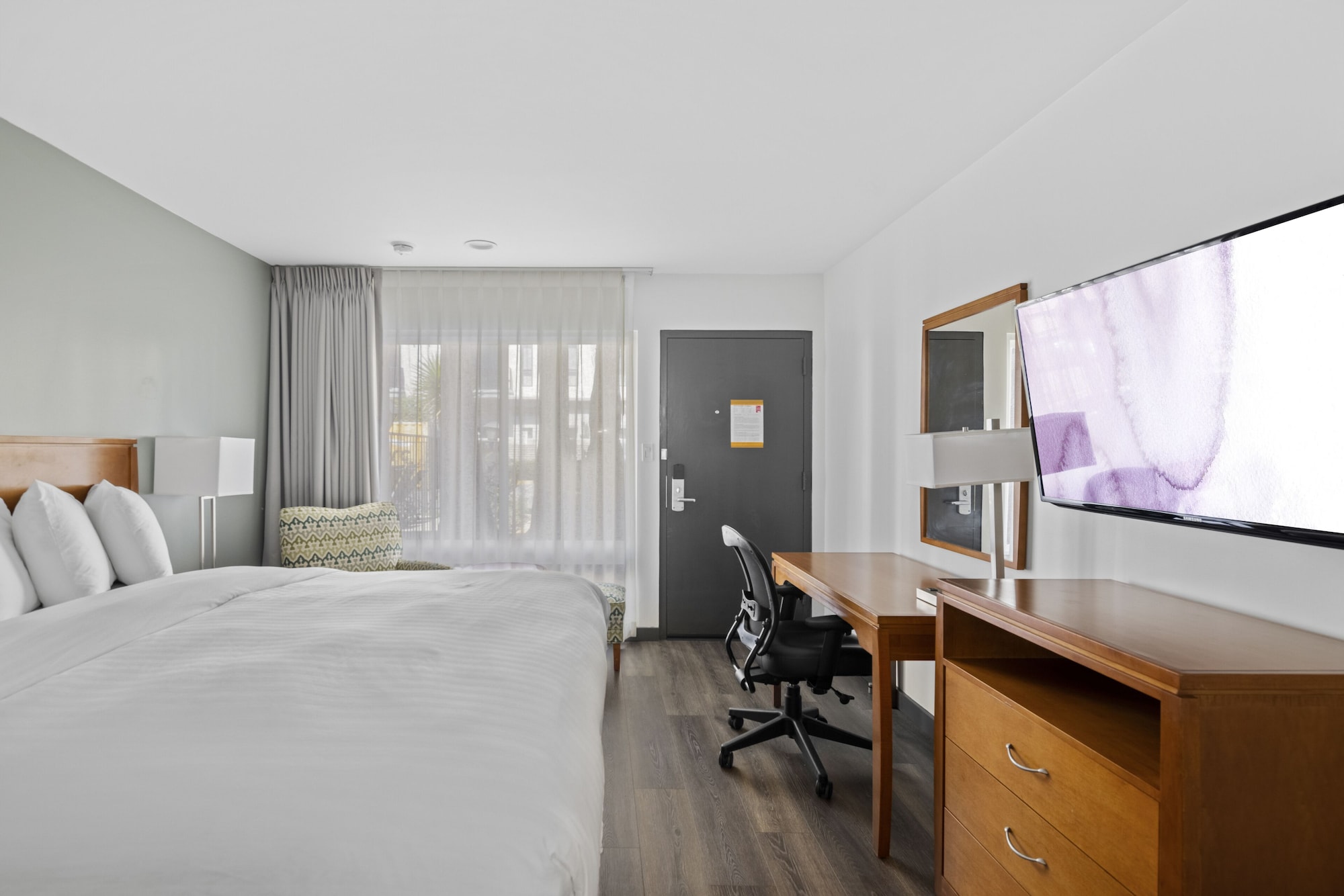 STANDARD, QUEEN BED