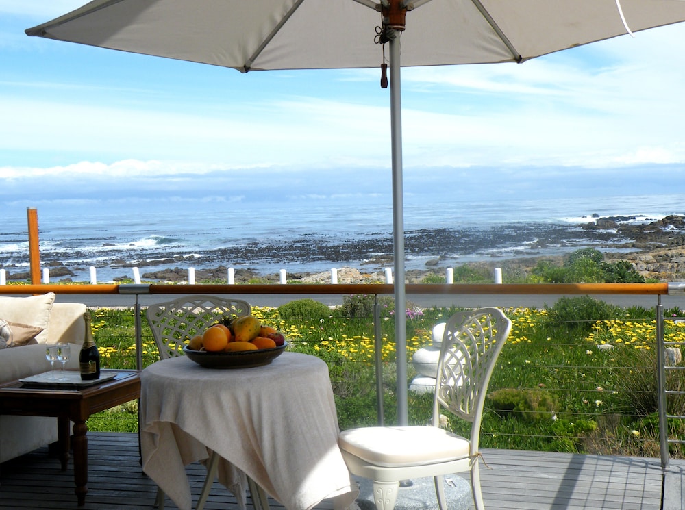 138 Marine Beachfront Guesthouse 36/50