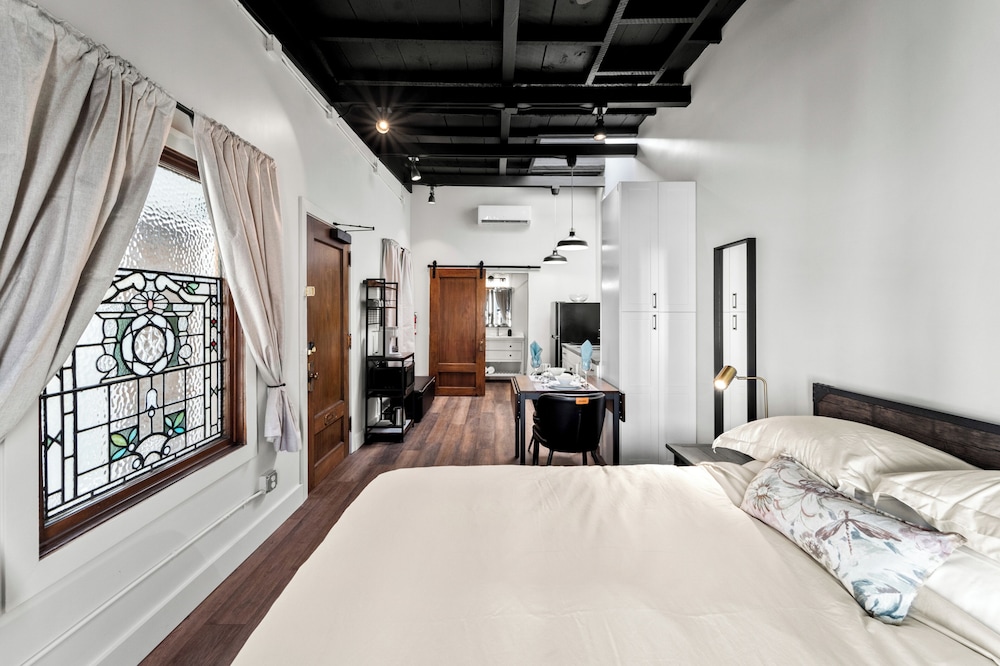 The Artifact Inn 10/50