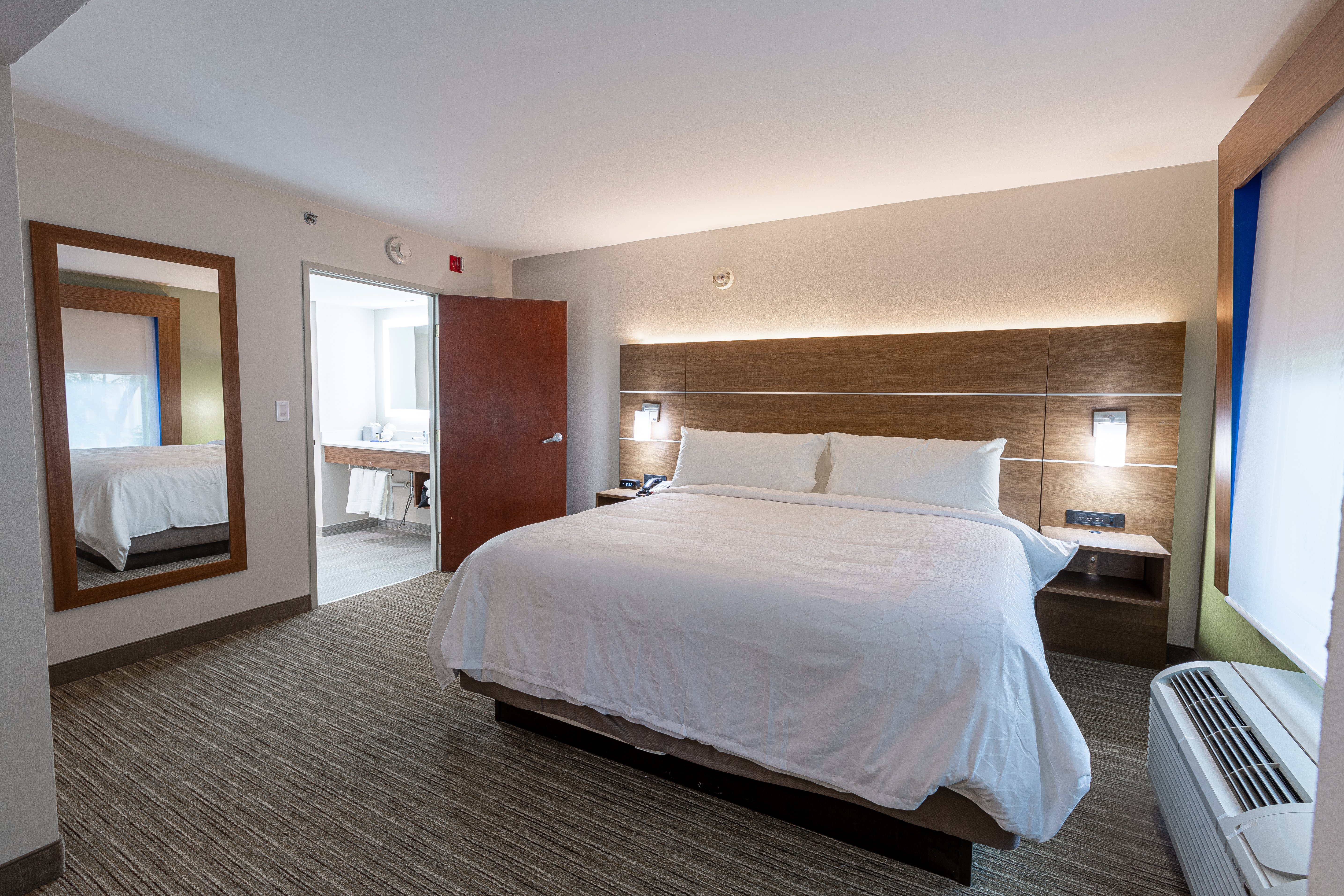 SUITE, KING BED