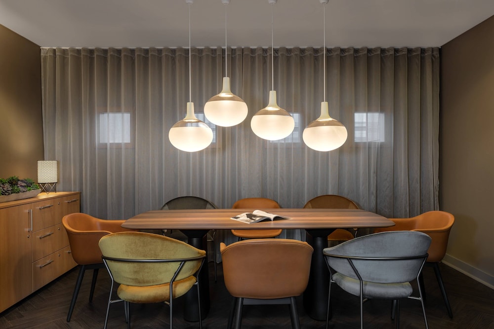 Frankfurt Airport Marriott Hotel 59/68
