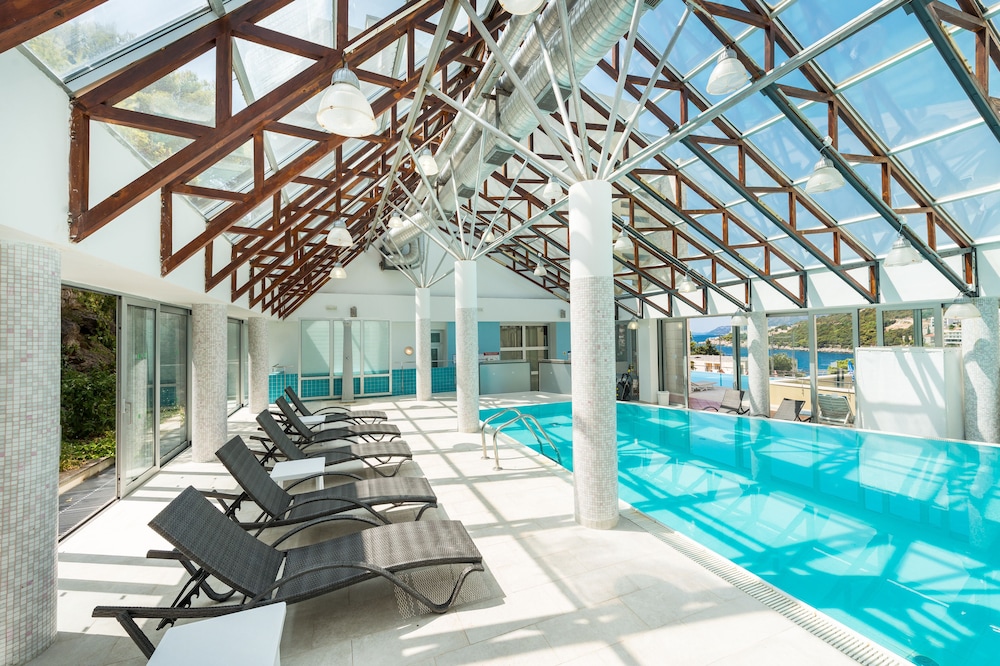 Uvala Hotel 40/72