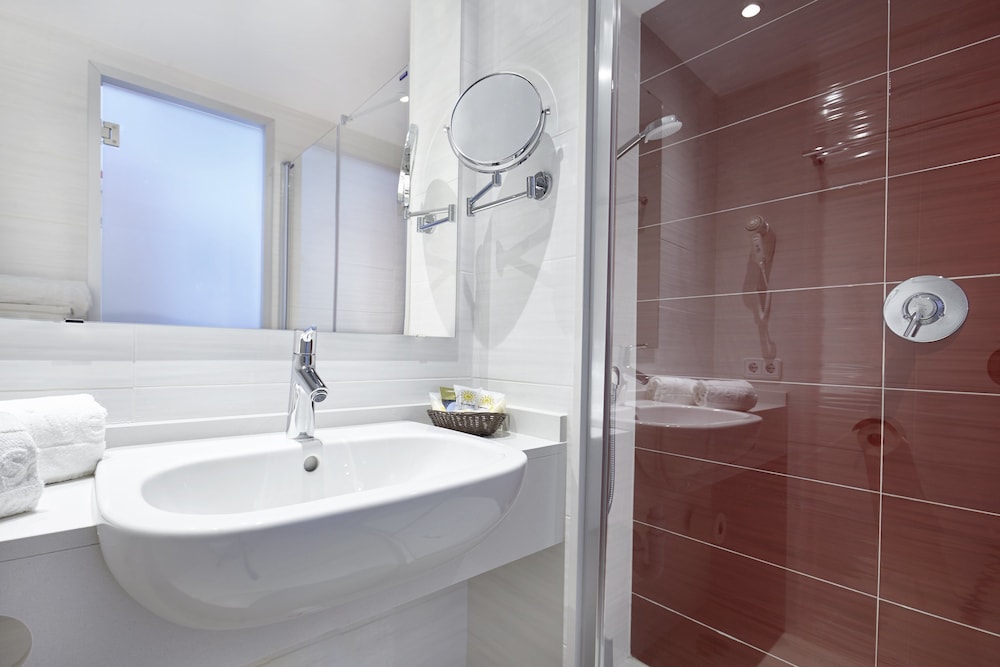 Universal Hotel Perla 49/50