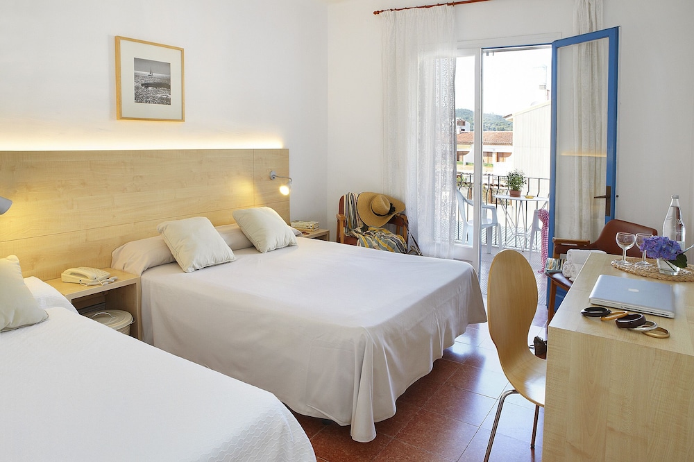 ROOM, TRIPLE, BALCONY