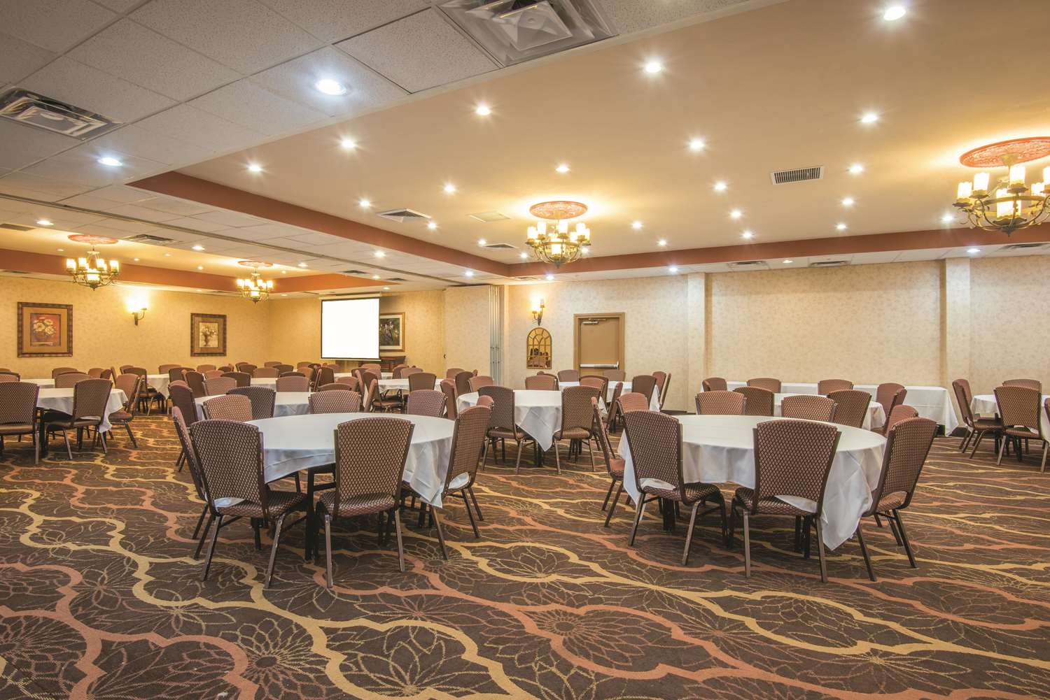 La Quinta Inn & Suites by Wyndham Silverthorne - Summit Co 18/20