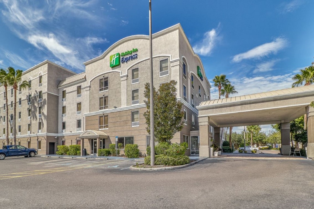 Holiday Inn Express Hotel Suites Clearwater Us 19 N 67/71