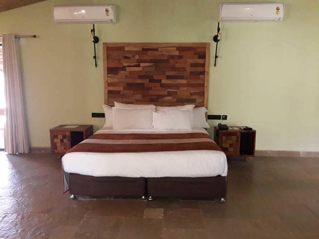 Jungle, Cottage, King Bed, Forest View